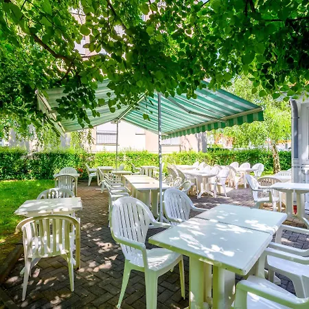 - Montagne Verte & Restaurant Louisiane Szálloda 2*