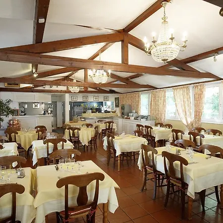 - Montagne Verte & Restaurant Louisiane Hotell
