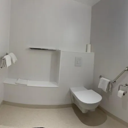 - Montagne Verte & Restaurant Louisiane Hotell 2*