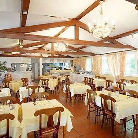 - Montagne Verte & Restaurant Louisiane Hotell 2*
